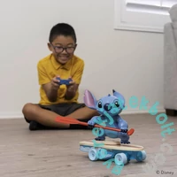 Jada Toys 9336064314R00 RC Disney Stitch távirányítós figura szörfdeszkával
