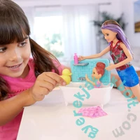 Barbie Bébiszitter játékszett - Fürdetés (FHY97-FXH05)