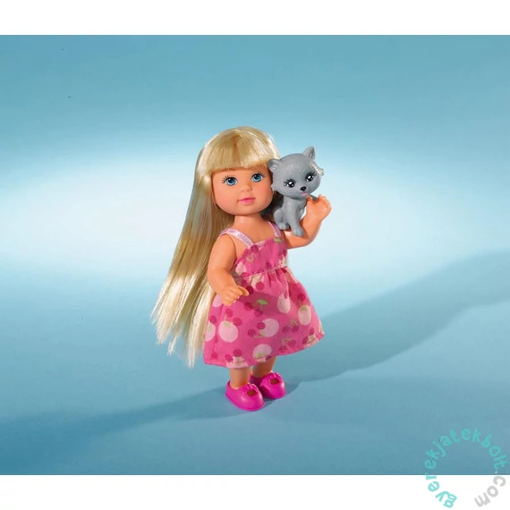 Evi Love baba kiscicával